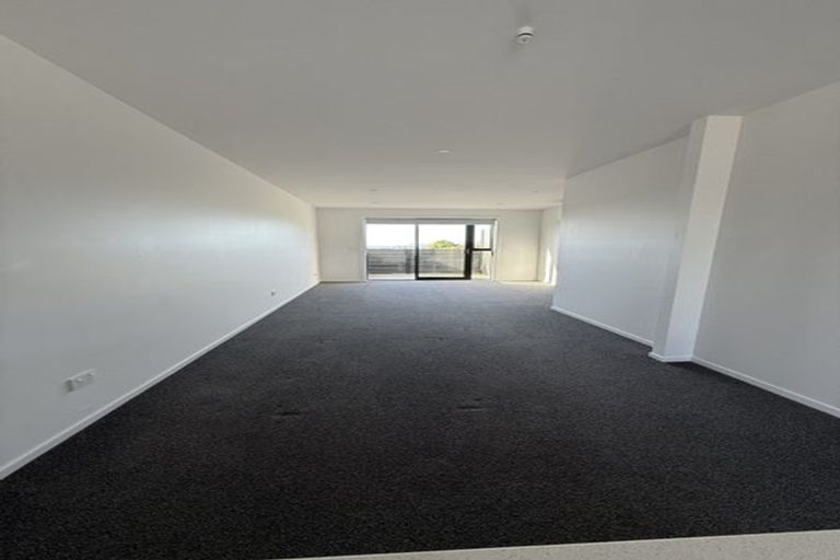 Photo of property in 2/504 Don Buck Road, Massey, Auckland, 0614