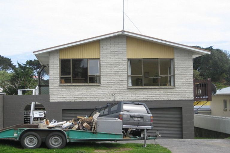 Photo of property in 84 Pioneer Road, Moturoa, New Plymouth, 4310
