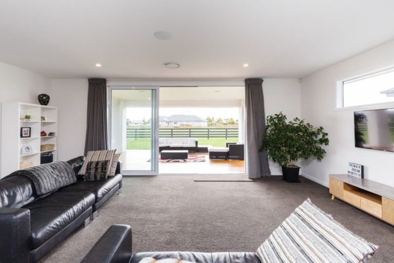 Photo of property in 33 Hartwell Drive, Kelvin Grove, Palmerston North, 4470