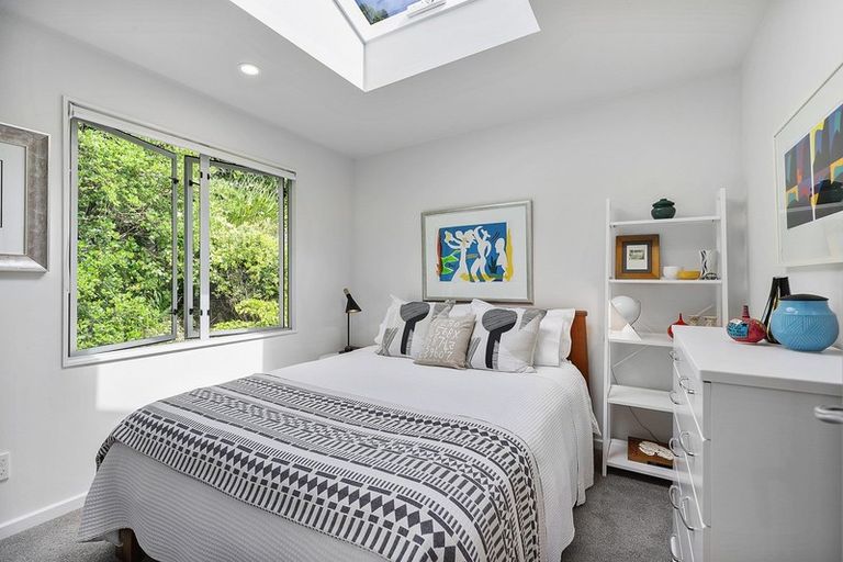 Photo of property in 363u2 Karaka Bay Road, Karaka Bays, Wellington, 6022