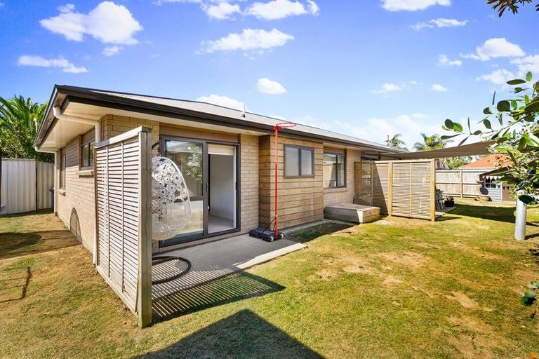 Photo of property in 3b Tawa Road, Te Atatu Peninsula, Auckland, 0610