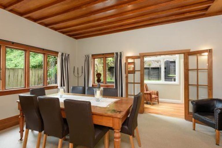 Photo of property in 135 Glenmore Street, Kelburn, Wellington, 6012