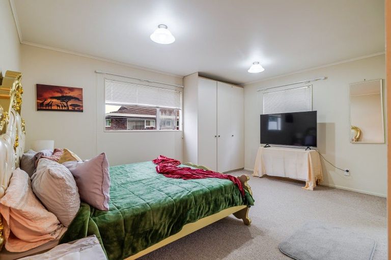 Photo of property in 86 Wikiriwhi Crescent, Awapuni, Palmerston North, 4412