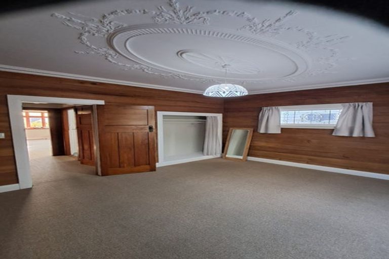 Photo of property in 142 Russell Terrace, Berhampore, Wellington, 6023