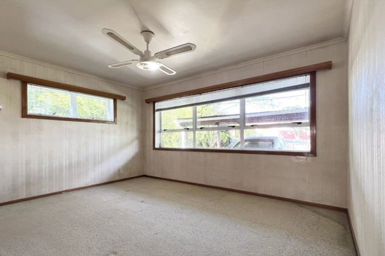 Photo of property in 25 Kaipatiki Road, Glenfield, Auckland, 0629