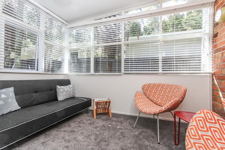 Photo of property in 11 Hollywood Avenue, Titirangi, Auckland, 0604