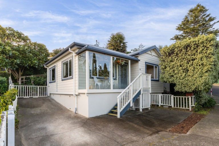 Photo of property in 32 France Road, Bluff Hill, Napier, 4110