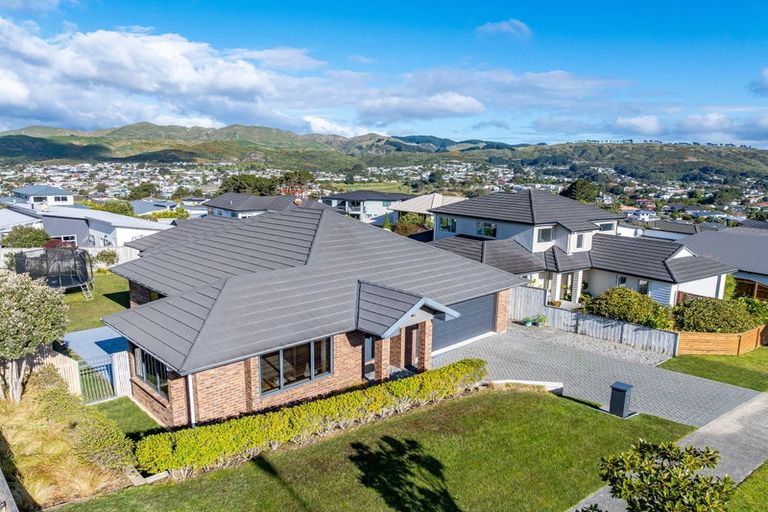 Photo of property in 5 Paparoa Crescent, Aotea, Porirua, 5024