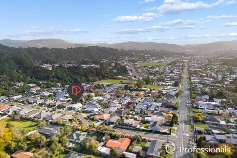 Photo of property in 16 Poppy Watts Grove, Stokes Valley, Lower Hutt, 5019