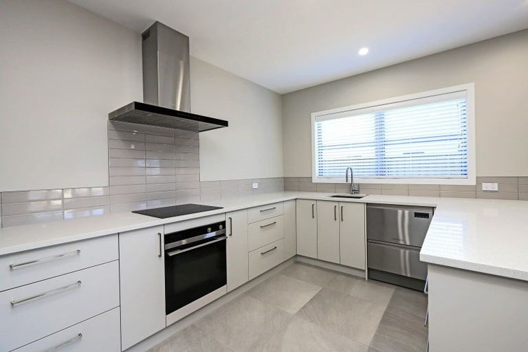 Photo of property in 6 Cassin Place, Taradale, 4112