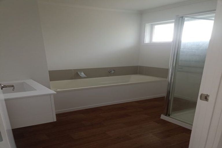 Photo of property in 2/462 East Coast Road, Windsor Park, Auckland, 0630