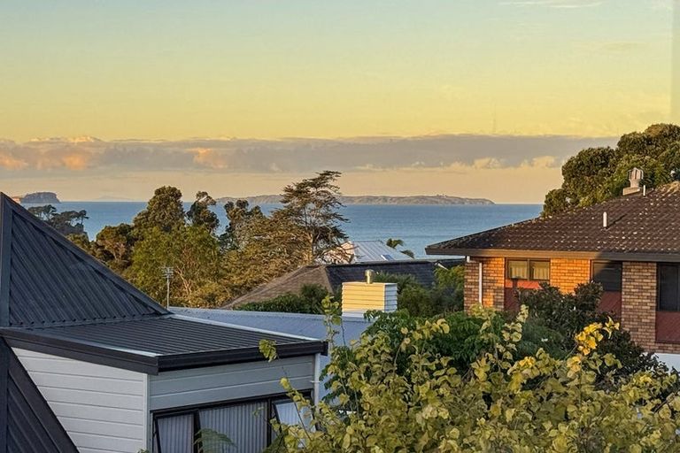 Photo of property in 18 Ridge Road, Waiake, Auckland, 0630