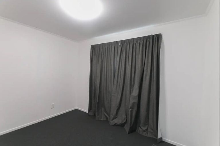 Photo of property in 6 Kilcar Place, Massey, Auckland, 0614