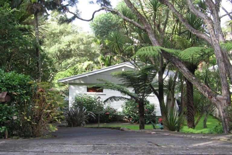 Photo of property in 15 Sylvan Valley Avenue, Titirangi, Auckland, 0604