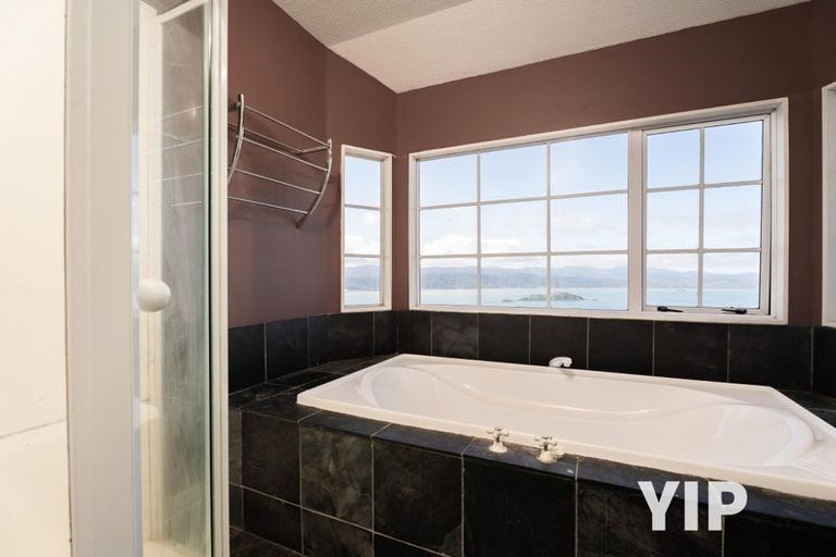 Photo of property in 4a Sunhaven Drive, Newlands, Wellington, 6037