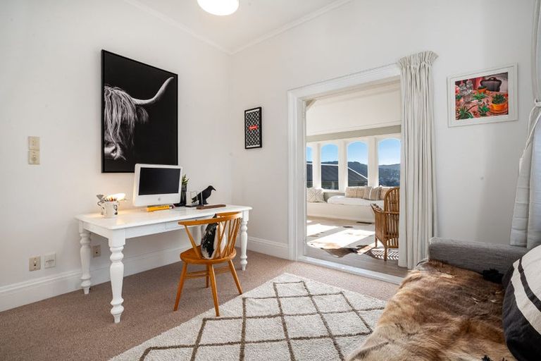 Photo of property in 2 The Crescent, Roseneath, Wellington, 6011