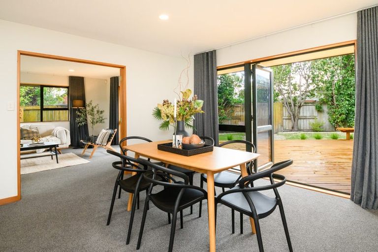 Photo of property in 16 Rothesay Place, Highbury, Palmerston North, 4412