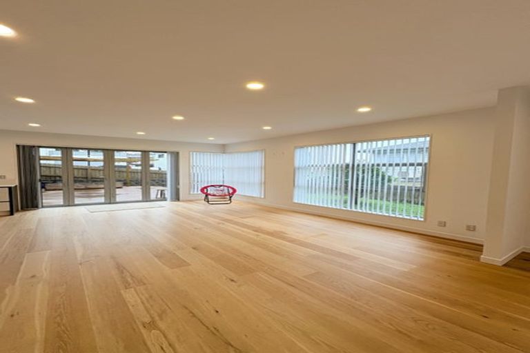 Photo of property in 7 Zara Court, Windsor Park, Auckland, 0632
