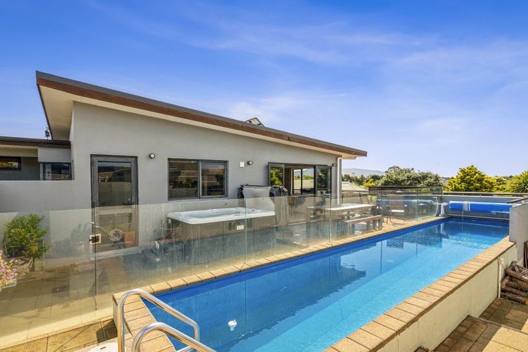 Photo of property in 8 Millennium Hill, Paraparaumu, 5032