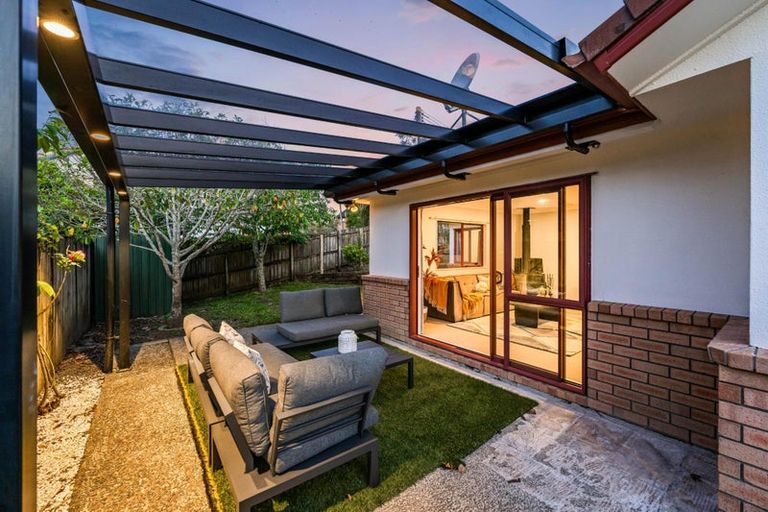 Photo of property in 90a Colwill Road, Massey, Auckland, 0614