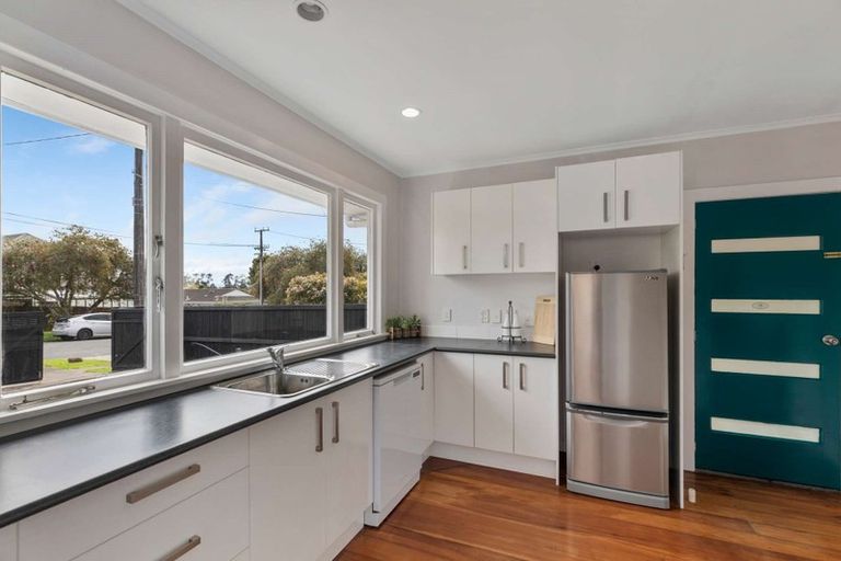 Photo of property in 1/12 Miro Street, New Lynn, Auckland, 0600