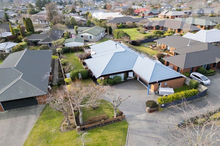 Photo of property in 18 Claverley Gardens, Avonhead, Christchurch, 8042