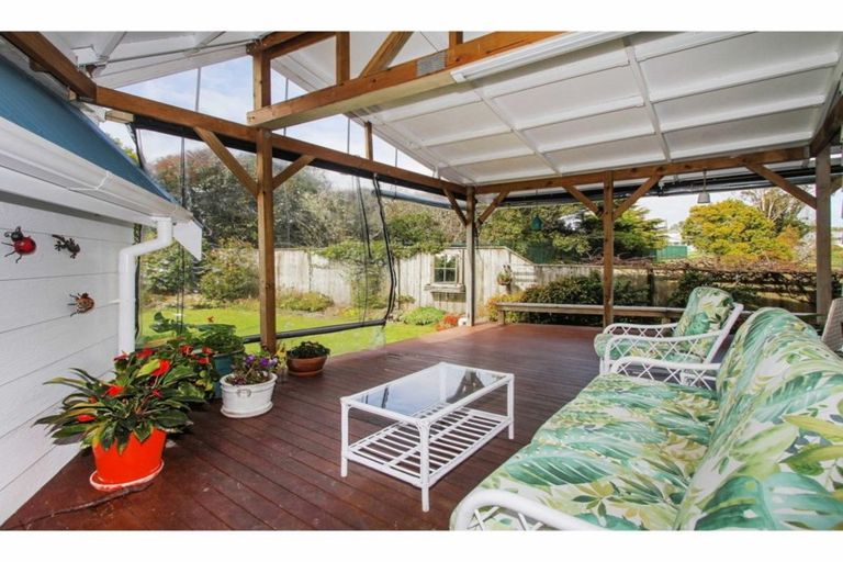 Photo of property in 2/28 Fairdale Place, Birkdale, Auckland, 0626