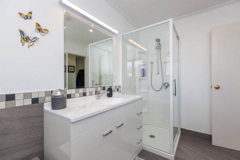 Photo of property in 5 Kotuku Drive, Paraparaumu Beach, Paraparaumu, 5032