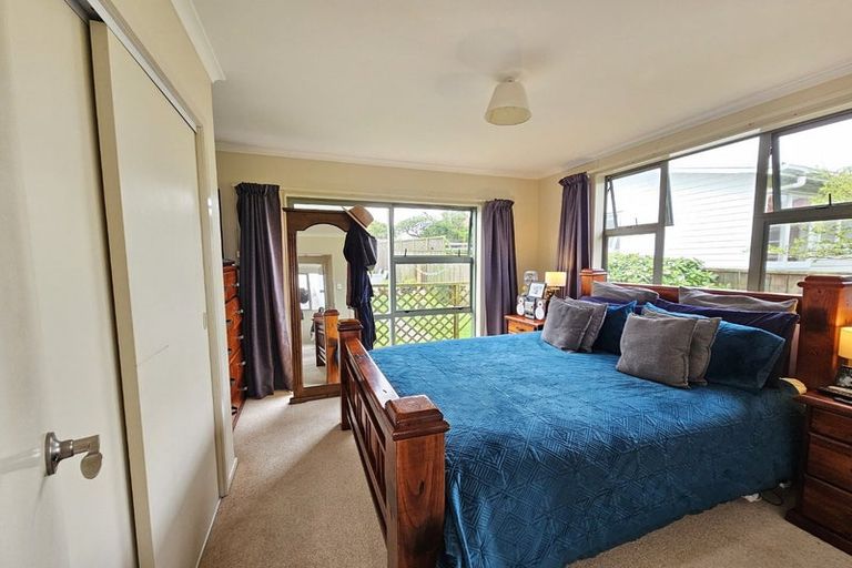 Photo of property in 2 Park Avenue, Titahi Bay, Porirua, 5022