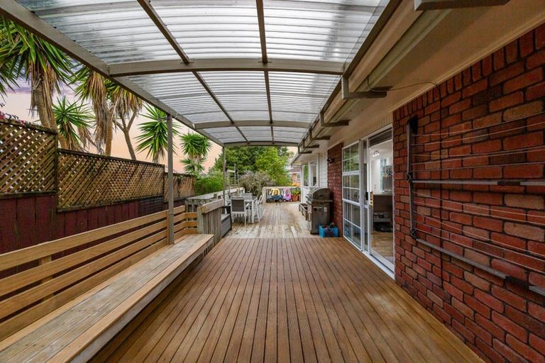 Photo of property in 2/16 Fernbird Place, Massey, Auckland, 0614