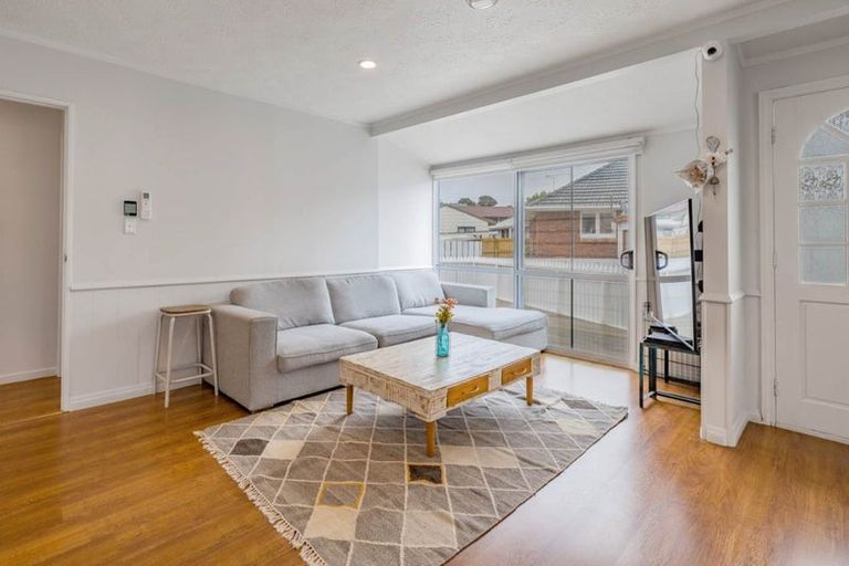 Photo of property in 2/18 Ocean View Road, Northcote, Auckland, 0627