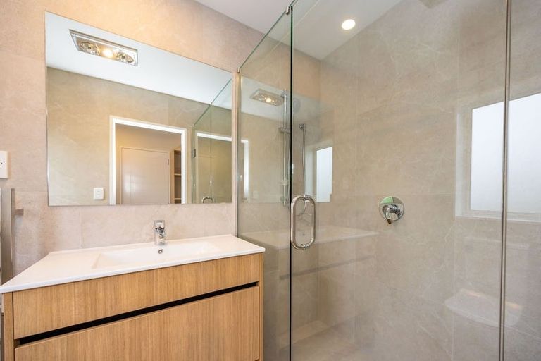 Photo of property in 34 Hellyers Street, Birkdale, Auckland, 0626