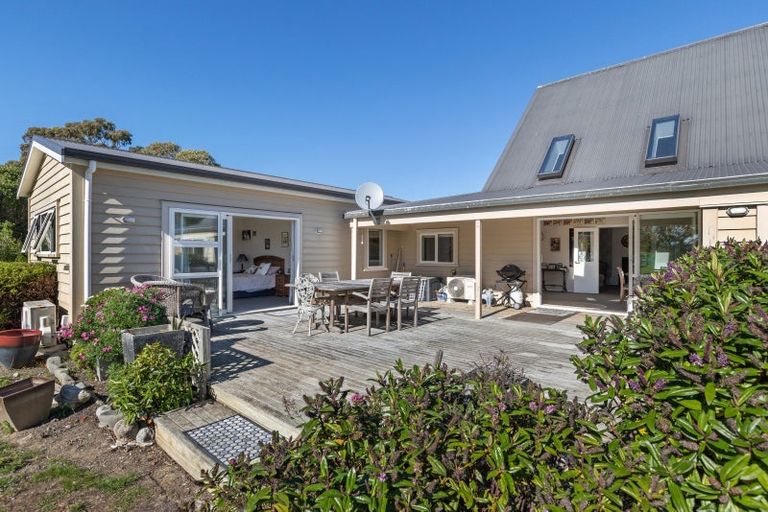 Photo of property in 737 Dillons Point Road, Dillons Point, Blenheim, 7273