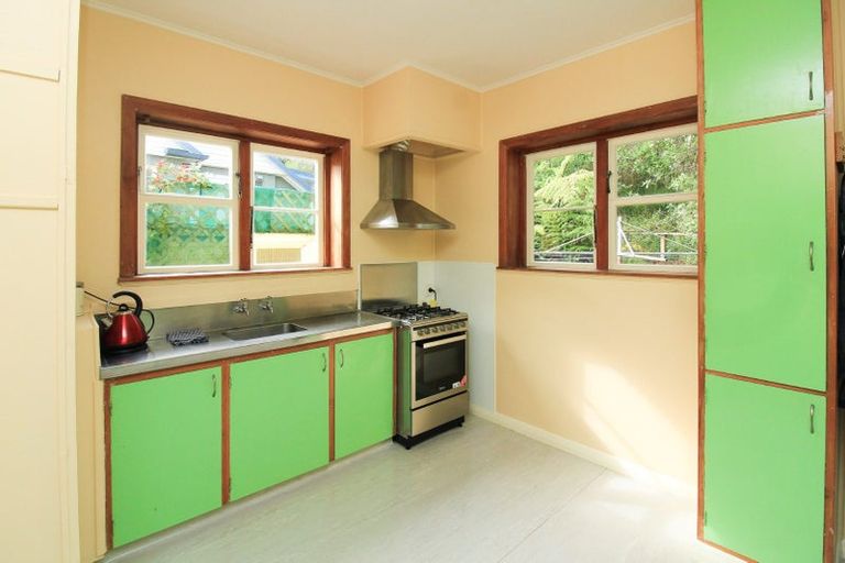 Photo of property in 7 Kaihuia Terrace, Northland, Wellington, 6012