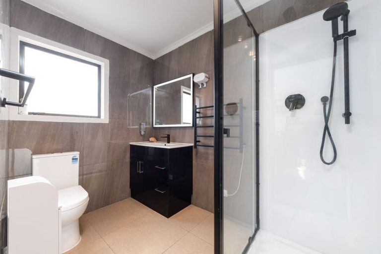 Photo of property in 121 Godley Road, Green Bay, Auckland, 0604
