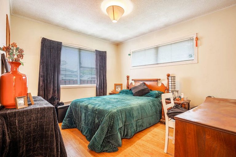 Photo of property in 35 Hereford Street, Te Atatu Peninsula, Auckland, 0610