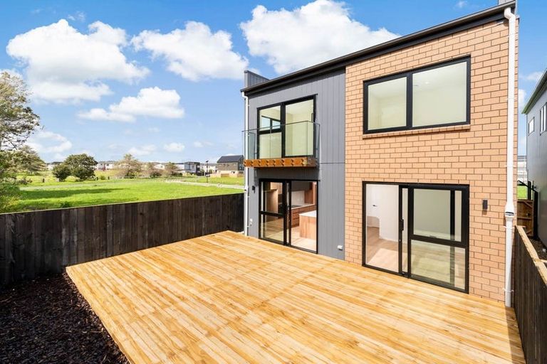 Photo of property in 43 Picnic Point Road, Hobsonville, Auckland, 0616