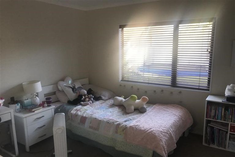 Photo of property in 13 Knightsbridge Place, Taradale, Napier, 4112