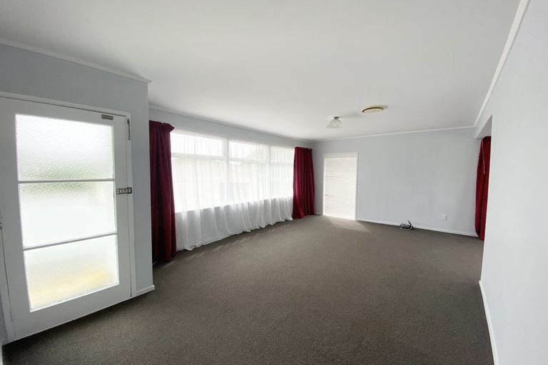 Photo of property in 98 Lauderdale Road, Birkdale, Auckland, 0626