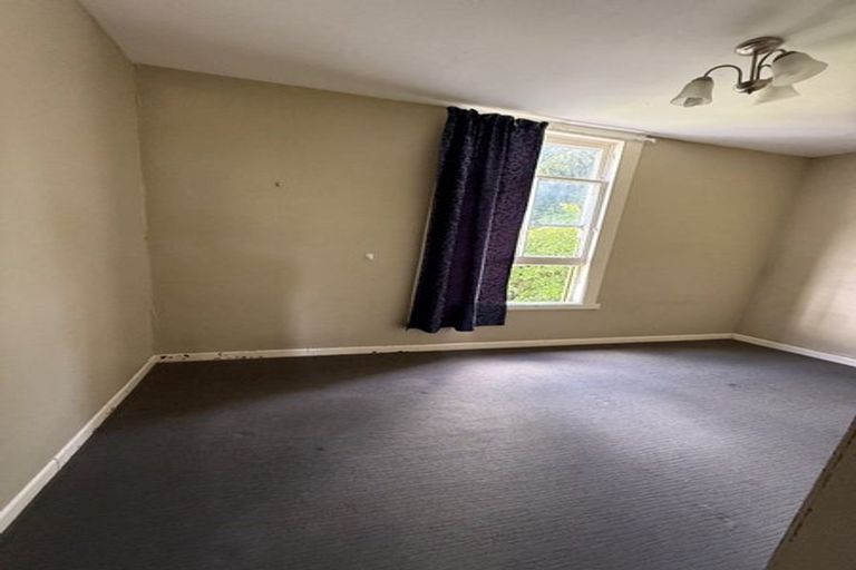 Photo of property in 4 Rixon Grove, Mount Victoria, Wellington, 6011