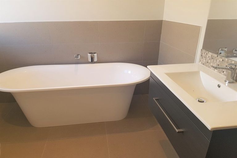 Photo of property in 3 Pae Moana Place, Stanmore Bay, Whangaparaoa, 0932