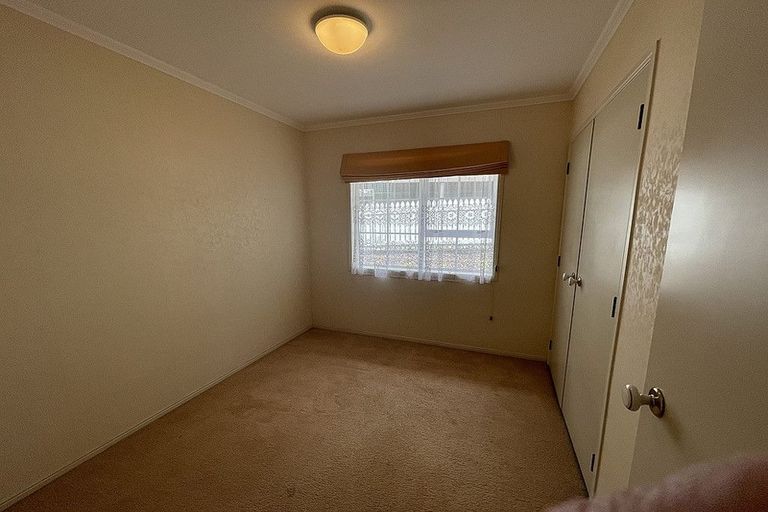 Photo of property in 84 Granville Drive, Massey, Auckland, 0614