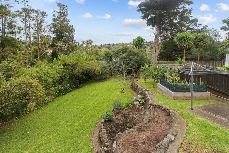 Photo of property in 37 Derwent Crescent, Titirangi, Auckland, 0604
