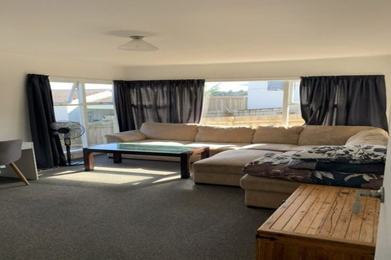 Photo of property in 2/3 Elliott Avenue, Bayview, Auckland, 0629