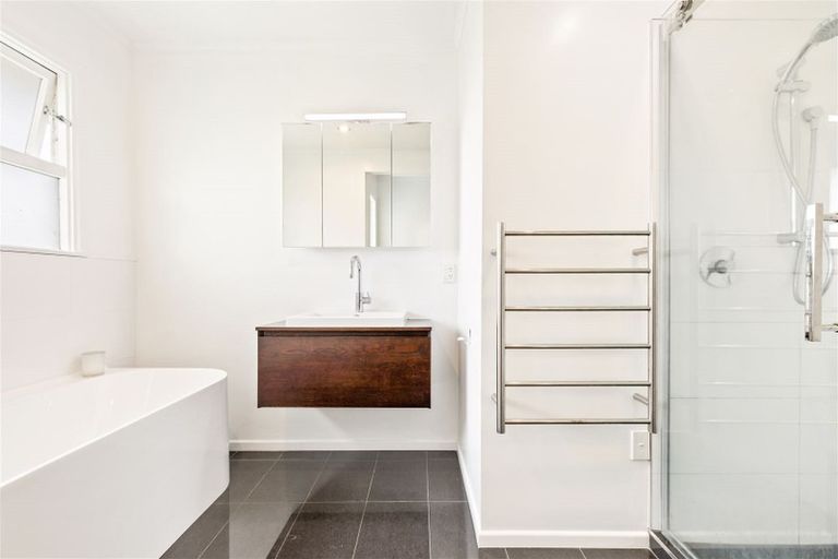 Photo of property in 10 Murray Road, Te Atatu Peninsula, Auckland, 0610