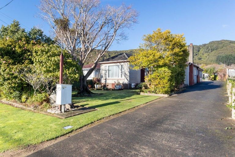 Photo of property in 15 Hay Street, Wainuiomata, Lower Hutt, 5014