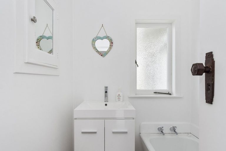 Photo of property in 12a Tay Street, Mount Maunganui, 3116
