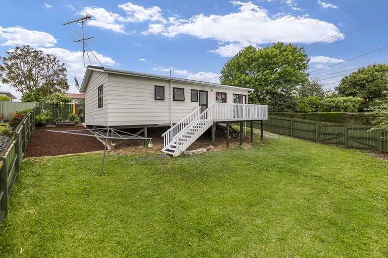 Photo of property in 2/233 Birkdale Road, Birkdale, Auckland, 0626