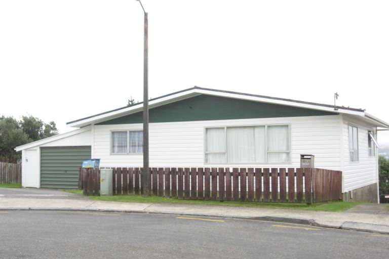 Photo of property in 54a Edgecombe Street, Newlands, Wellington, 6037