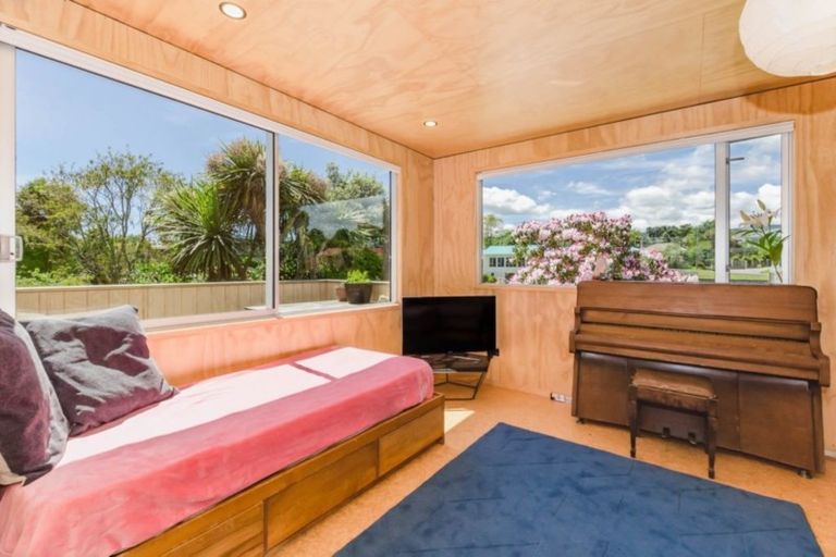 Photo of property in 54a Renown Road, Raumati South, Paraparaumu, 5032